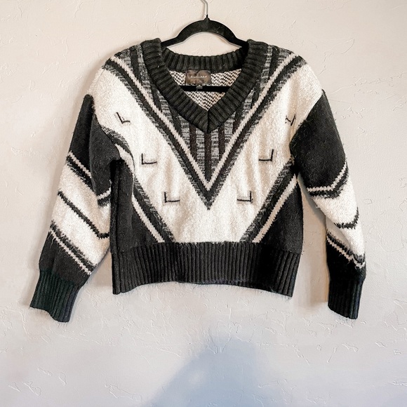 Line and Dot Helena Sweater - Picture 3 of 7